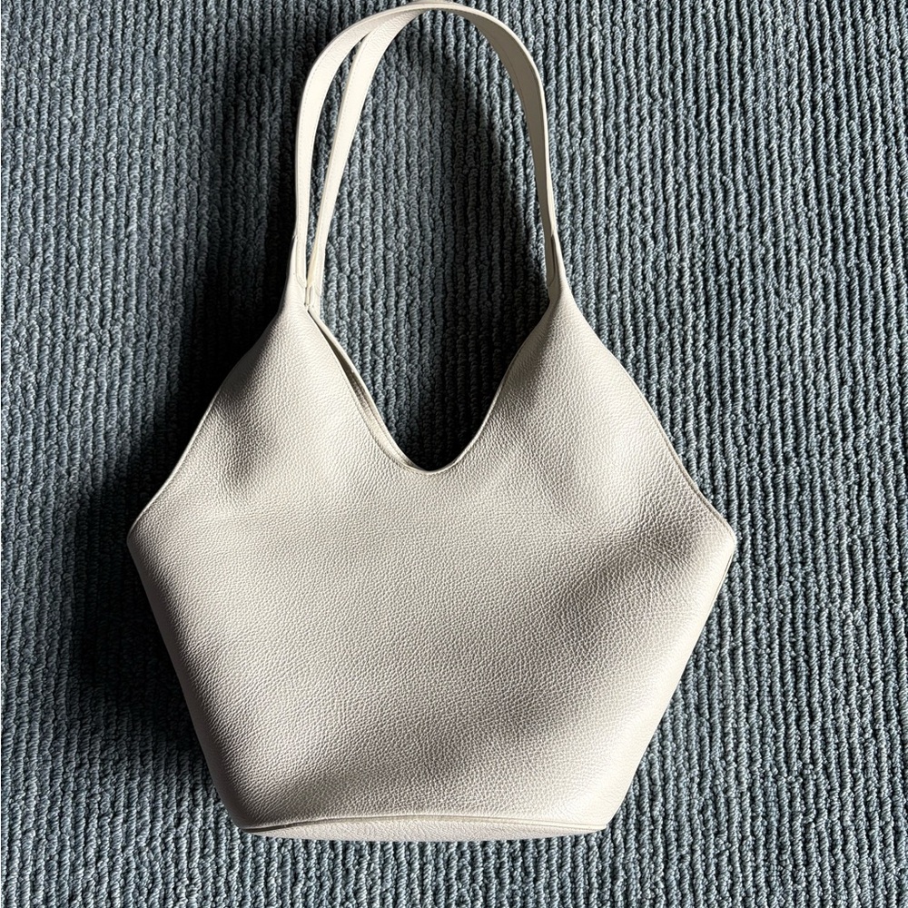 Aesther Ekme Phantom Bucket shoulder handbag in Creme used 2x - Picture 4 of 11